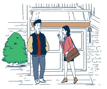 Un homme et une femme font connaissance devant une maison.