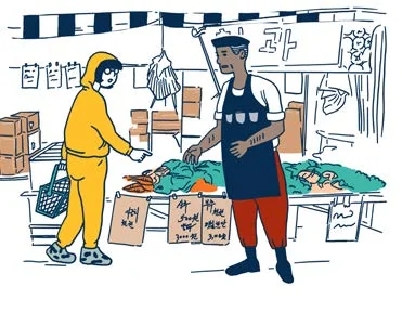 Une cliente échange avec une vendeuse sur un marché.